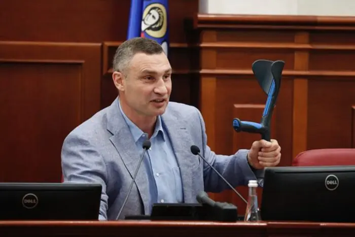 В. Кличко на милицях