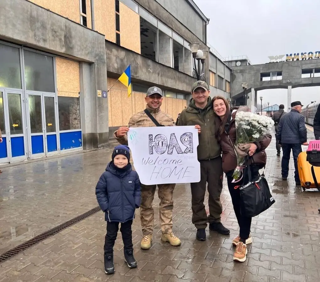 Фото зустрічі Віталія Кіма з родиною