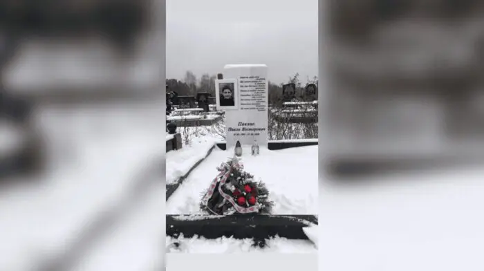 Віктор Павлік показав могилу свого сина та вшанував його пам'ять