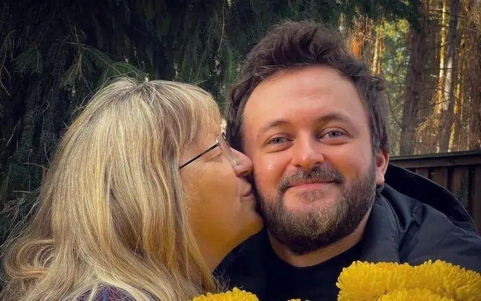 Відомий український співак Михайло Хома зі своєю мамою Галиною Янівною