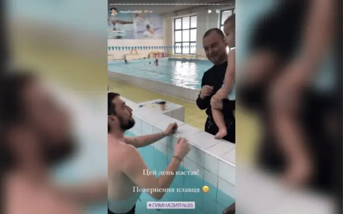 Син Катерини Репяхової та Віктора Павліка займається в басейні Син Катерини Репяхової та Віктора Павліка займається в басейні