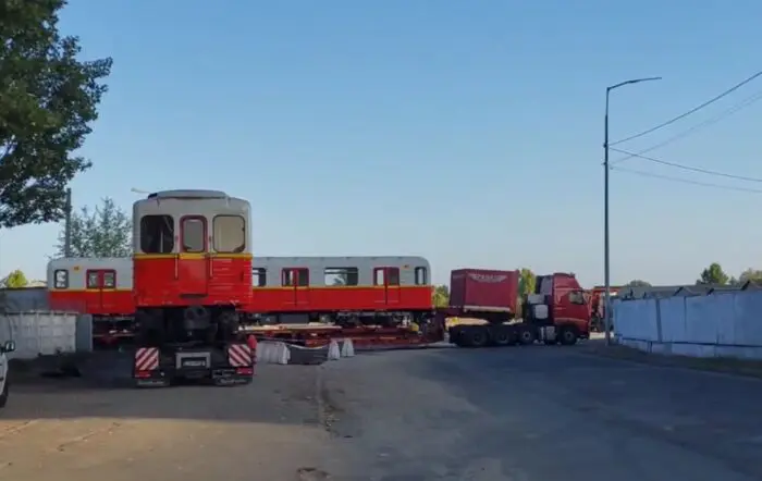 У мережі з'явились унікальні кадри нових вагонів метрополітену, які передала Україні Польща