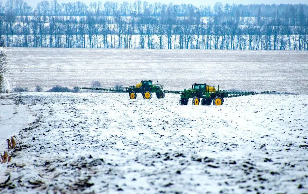 Експерти обговорили, чому не можна на сніг сипати добриво