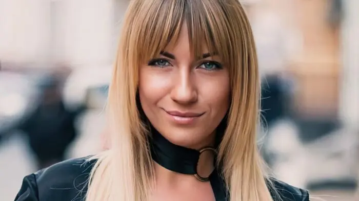 Леся Нікітюк показала цікавий образ у чорних кольорах, але на обличчі усмішки не було