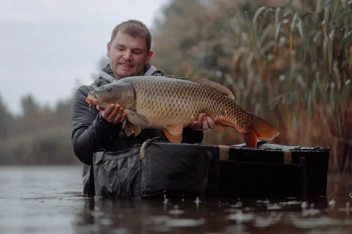 Шеф-кухар назвав унікальний метод смаження риби у воді