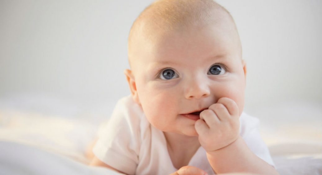 Заспокоюємо плачучу дитину з урахуванням знака зодіаку: діючі поради 