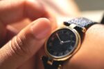 Крапивницу может вызвать даже тугой ремешок от наручных часов 