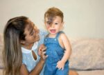 Чтобы поддержать сына, любящая мама рисует на лице копию его родимого пятна (4) 