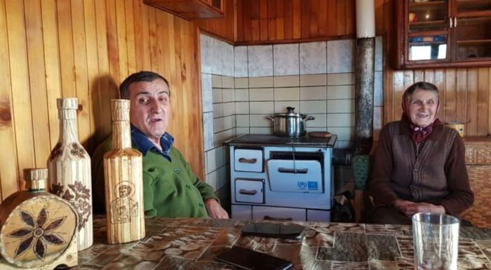 Олга з Предрагом у себе на кухні Олга с Предрагом у себя на кухне