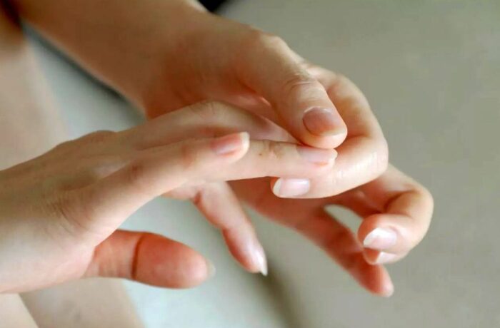 Самомассаж пальцев рук