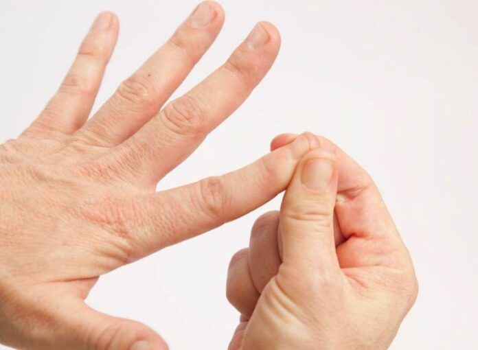 Масаж пальців і кистей рук для поліпшення роботи серця