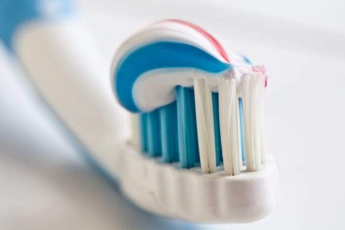 Ефективні способи використання зубної пасти у побуті: поради експертів