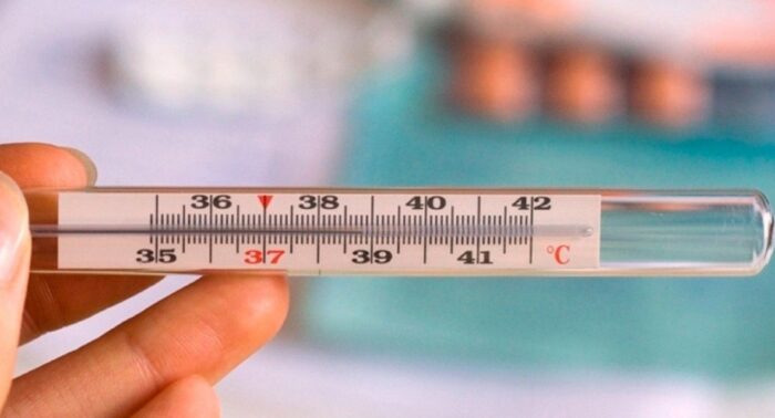 Измерение температуры ртутным градусником