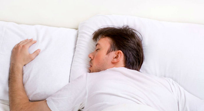 Найнебезпечніші пози для сну на думку медиків або як спати, щоб не боліла спина 