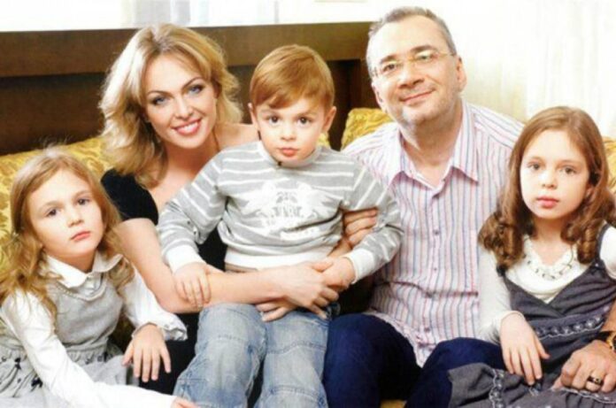 Костянтин Меладзе з колишньою дружиною Яною Сум та їхніми дітьми