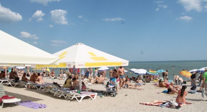 На 11 з 14 пляжів заборонили купатися через кишкову паличку в воді. В Одесі ситуація аналогічна 