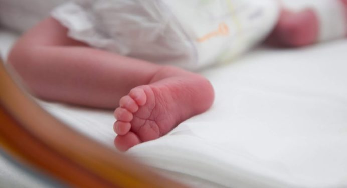 У Луцьку у перехворілої коронавірусом мами новонароджений син впав в кому після щеплення від гепатиту 