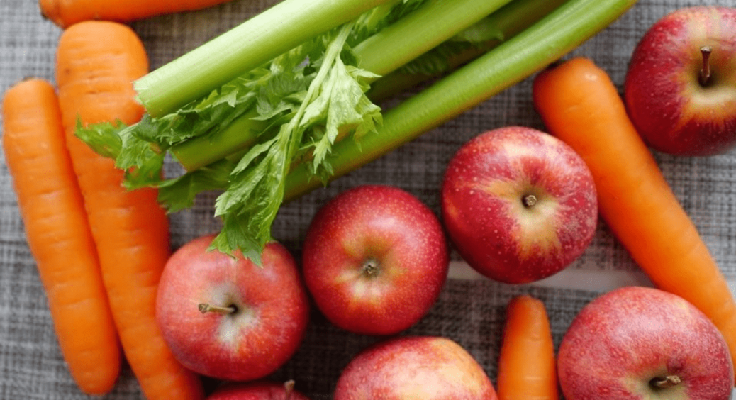 Втомилася постійно робити варення з абрикосів на зиму, тому почала їх морозити: зберігаємо користь фруктів 