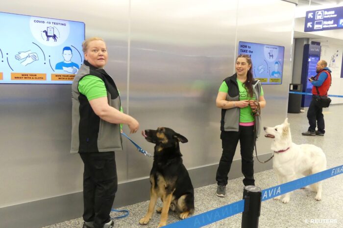 Перевірка собаками в аеропорту Гельсінкі