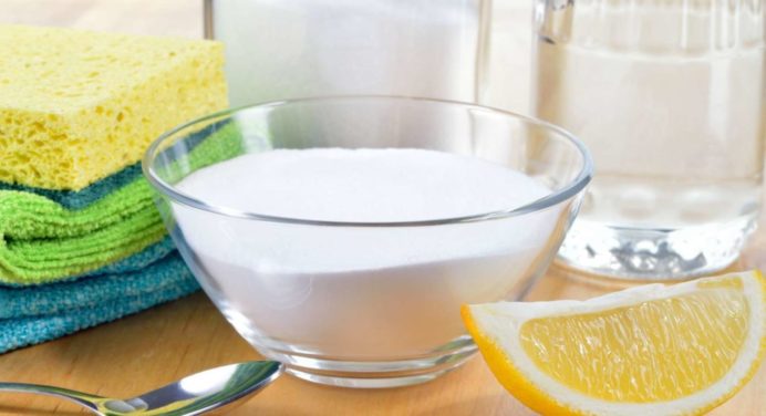 Вазелін, оцет, сода: домашні помічники для вашого здоров’я та чистоти дому 
