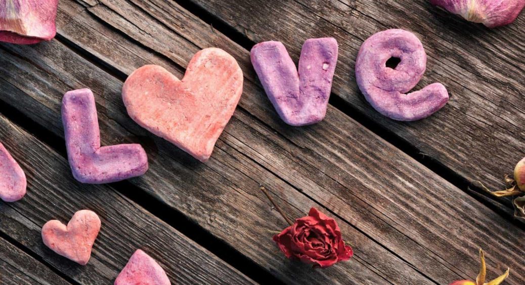 Любовний гороскоп на березень 2024: хто зі знаків знайде своє кохання, а хто втратить 