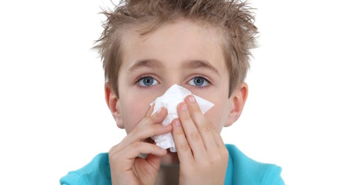 Тільки без паніки: як зупинити носову кровотечу у дитини 