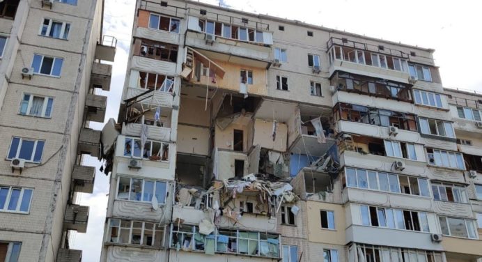 Після вибуху на Позняках мешканці досі чекають своїх квартир 