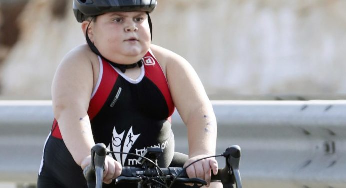 Хлопчик з Мальти страждає на рідкісне захворювання, від якого набирає вагу 