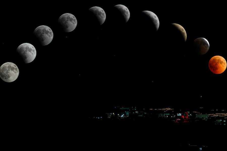 Місячне затемнення в коридоі затемнень