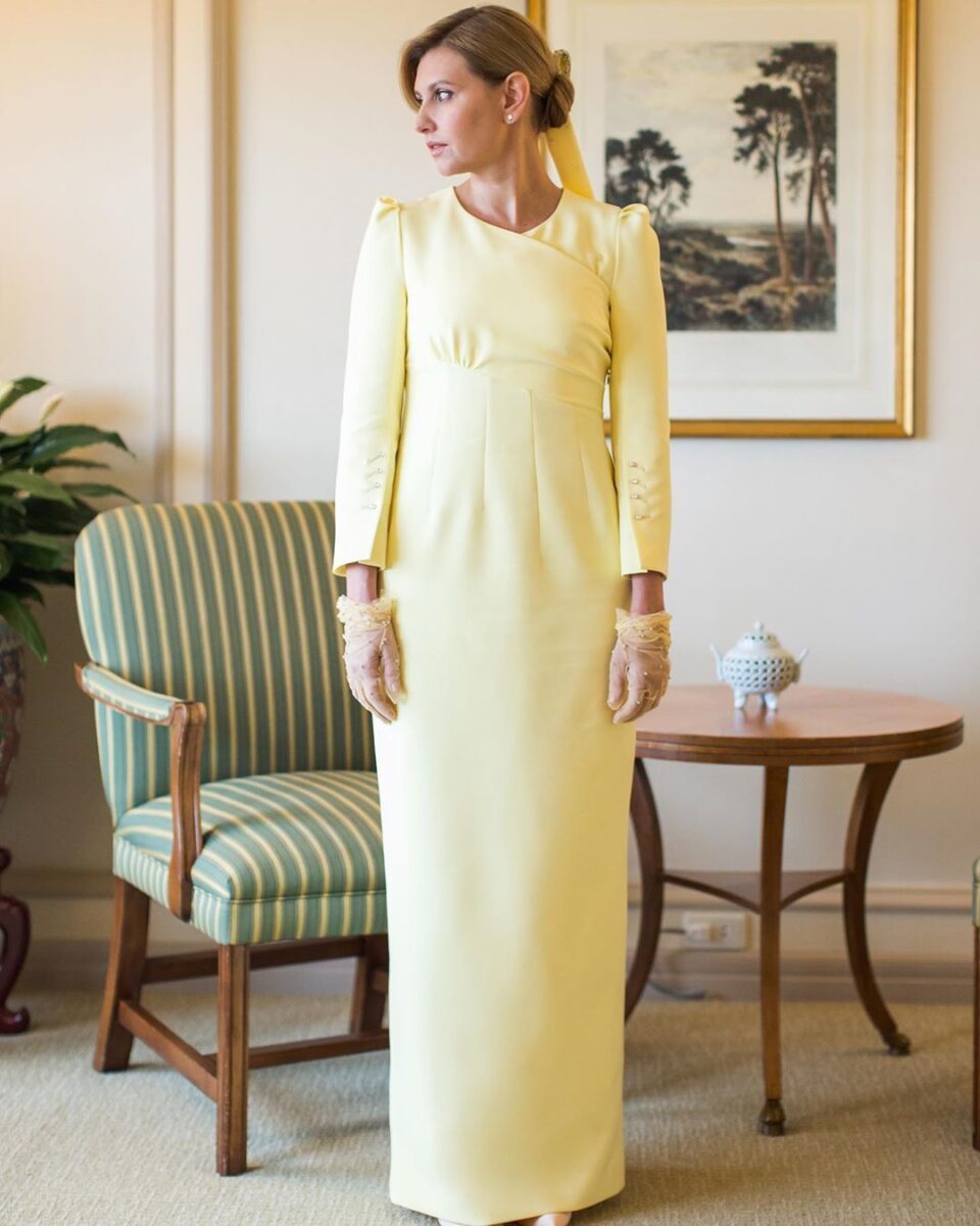 Легка сукня трендового лимонного кольору