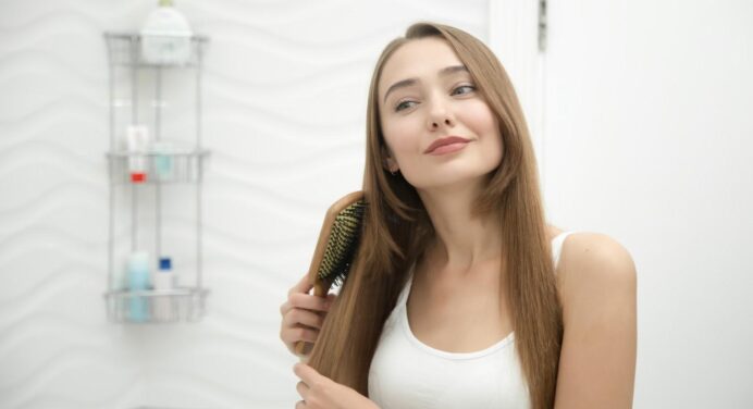 Касторова олія для волосся: як дешеве масло допоможе відростити розкішну шевелюру за короткий термін 