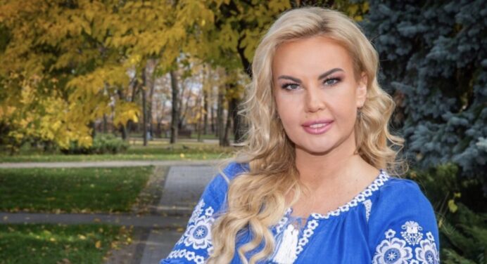 Камалія вийшла на сцену у жовто-блакитній сукні та показала, як сильно прив’язана до України (ФОТО) 