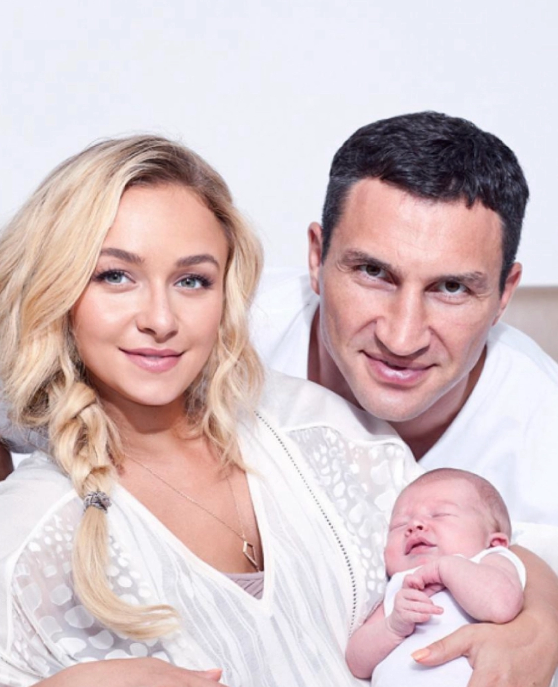 Віталій Кличко з колишньою дружиною та новонародженою донькоюВіталій Кличко з колишньою дружиною та новонародженою донькою
