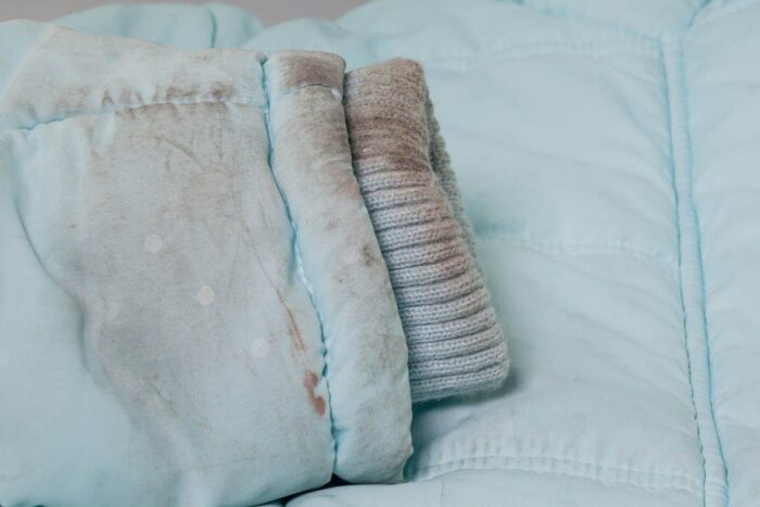 Господині розповіли, як без прання почистити рукава на зимовій куртці