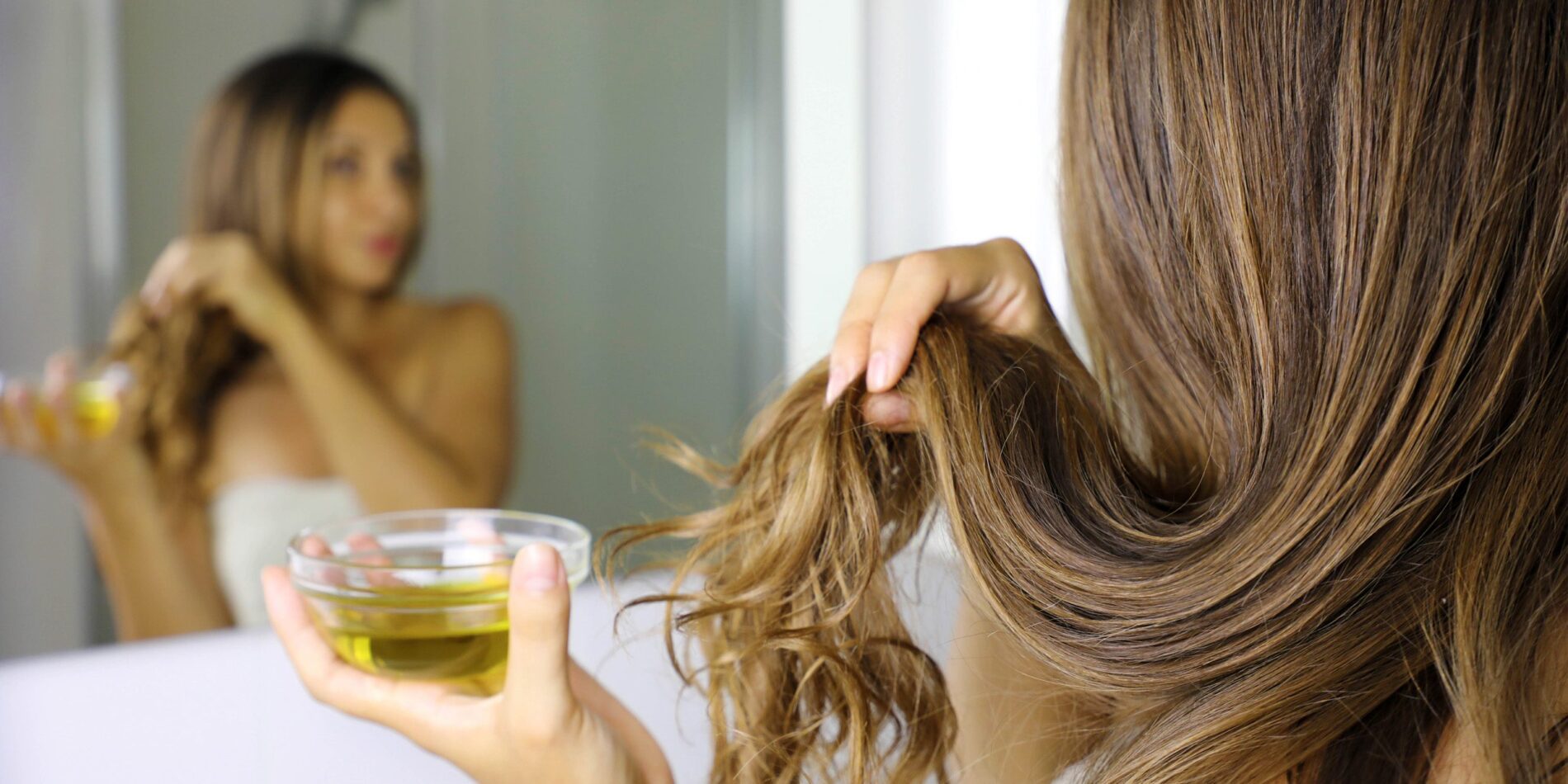Регулярне використання рицинової олії допоможе відновити волосся