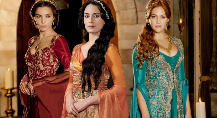 Акторки “Величного століття” в гримі та без: який вигляд має Хюррем Султан та інші зірки серіалу в житті 