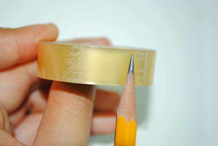 Шукаємо край скотчу за секунду Шукаємо край скотчу за секунду