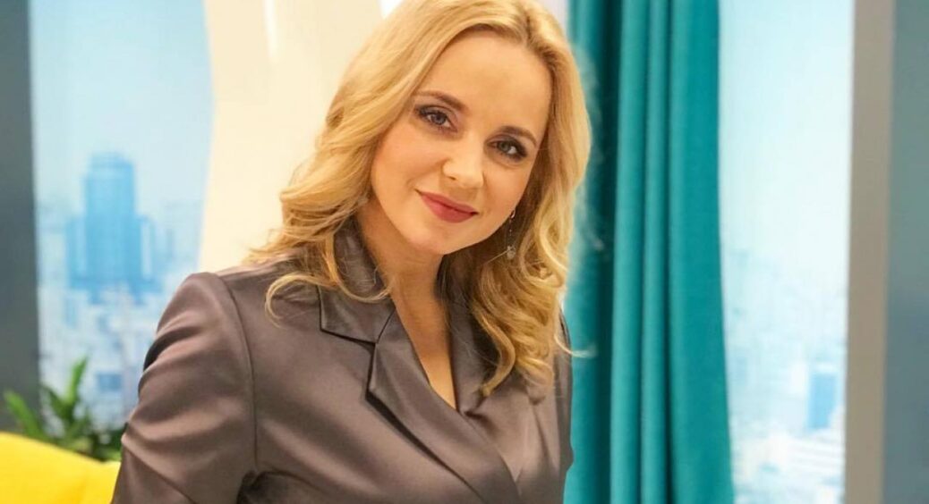 Лілія Ребрик продемонструвала чоботи, що повернулись в моду з 1980-х років: замшеві слоучі – хіт сезону 2023 