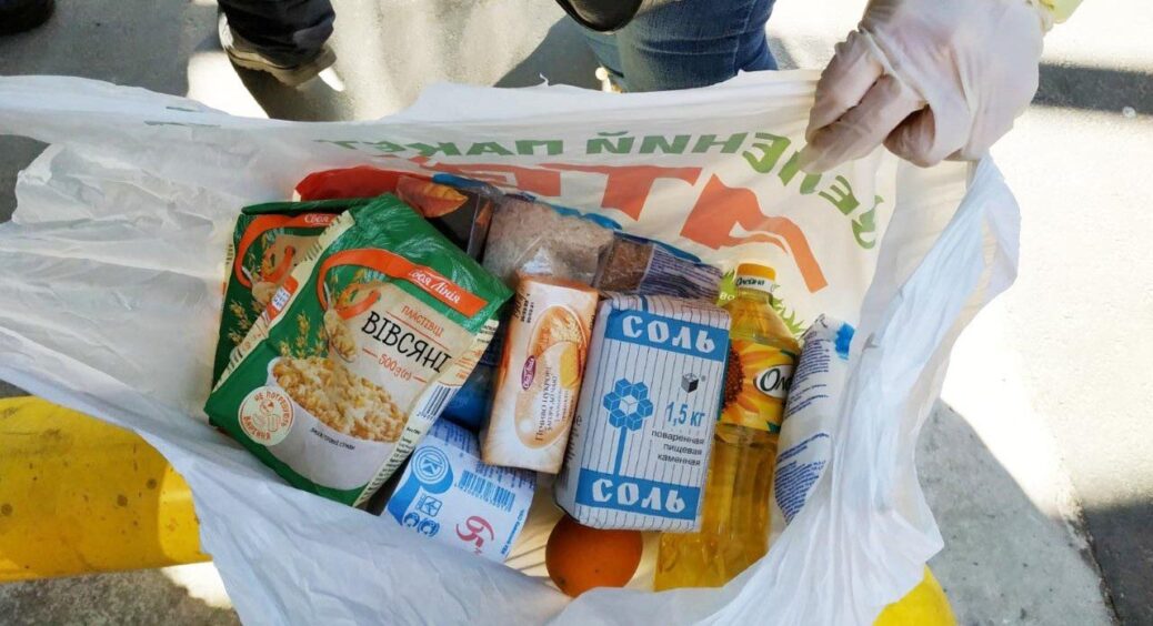 Безкоштовні продуктові набори для пенсіонерів та переселенців: де їх отримати і що для цього потрібно 