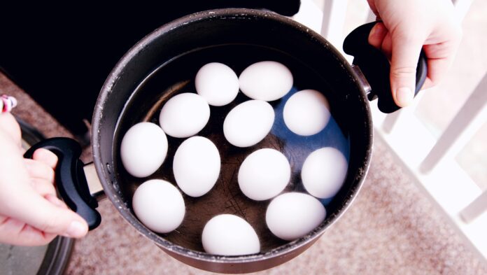 Секретний лайфхак, який допоможе правильно зварити яйця