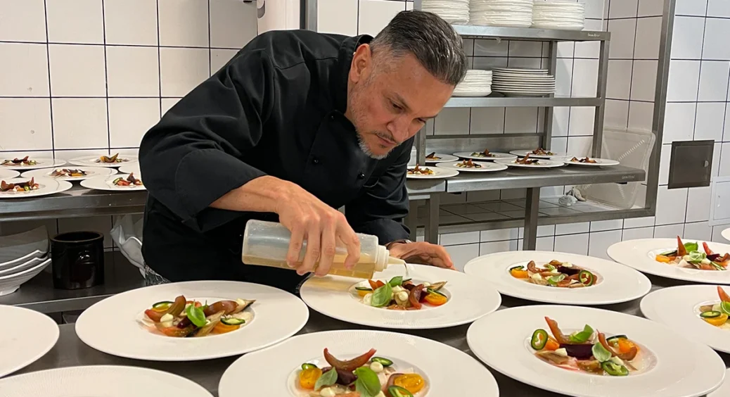 Ектор Хіменес-Браво показав, чим займається без молодої дружини: прихильники вражені не на жарт 