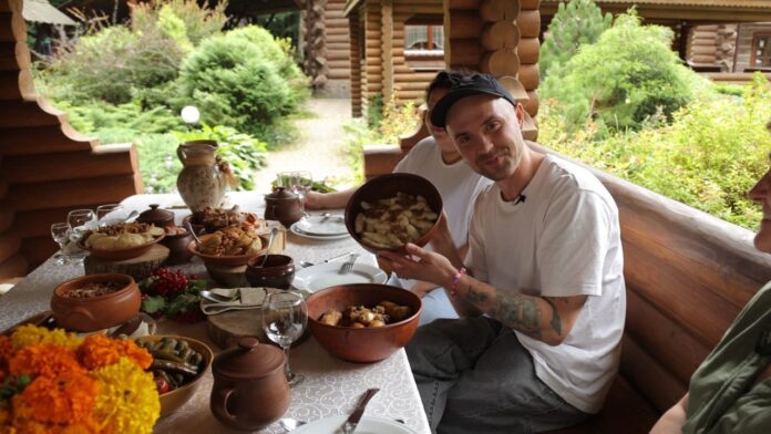 Міша Кацурін та Антон Птушкін показали, де можна смачно поїсти у Львові