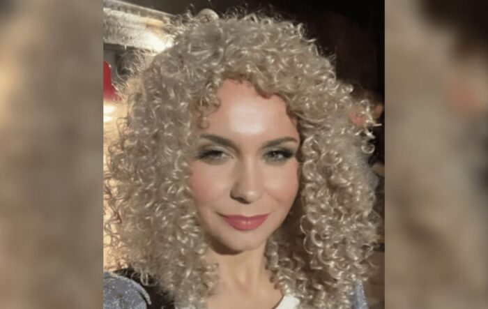 Лілія Ребрик з новою зачіскою за лаштунками театральної сцени