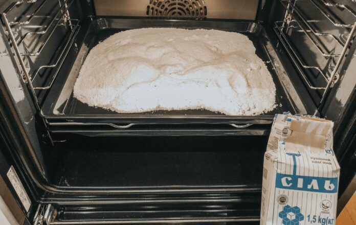 Навіщо сипати сіль у газову духовку Навіщо сипати сіль у газову духовку