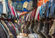 Кума мішками тягне речі із секонд-хенду: я здивована її трюком з нашатирем – повторила і буду повторювати Експерти розповіли, як позбутися запаху секонд-хенду на одязі