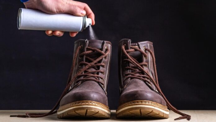 Як позбутися неприємного запаху зі взуття?