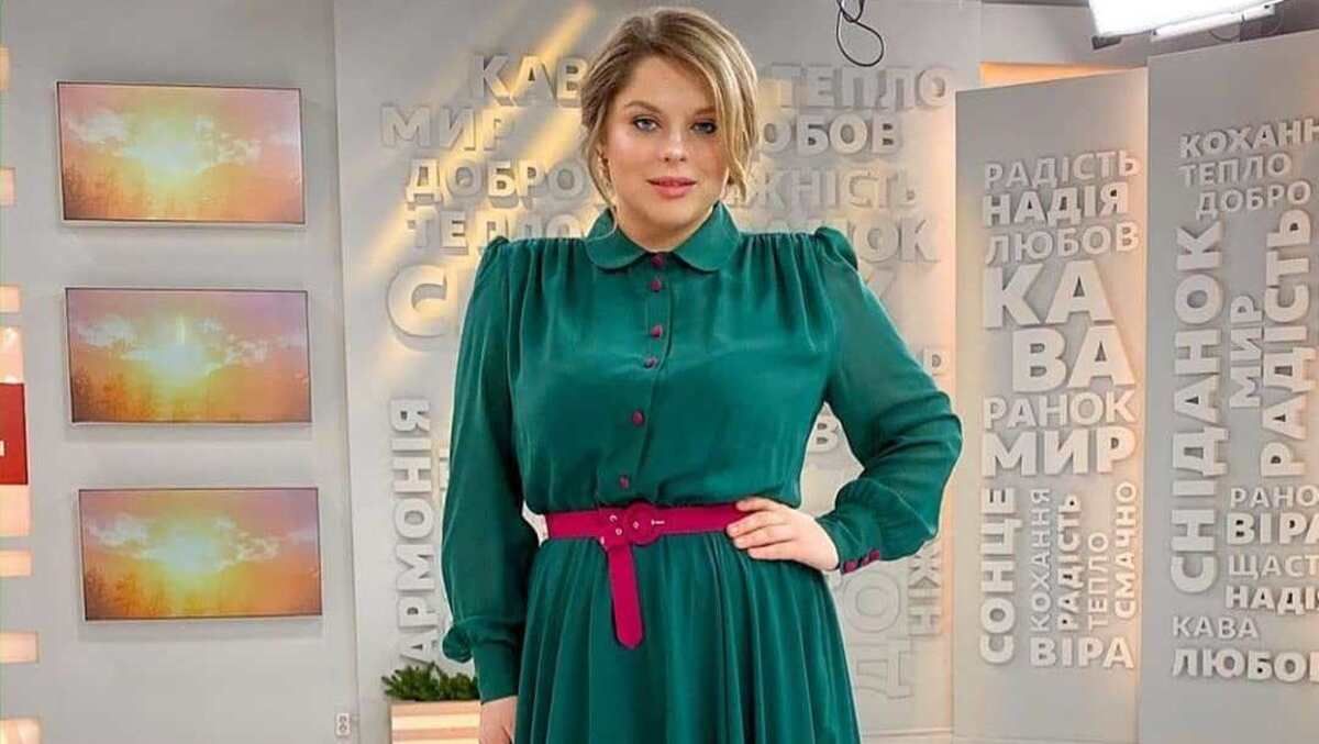 Неля Шовкопляс показала, який фасон сукні підходить пишним жінкам