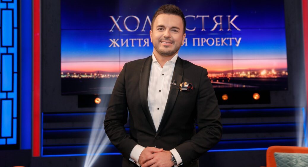 Григорій Решетнік показав, як виглядала його кохана, яку він взяв у дружини: джинси в дірочку, прості кросівки 