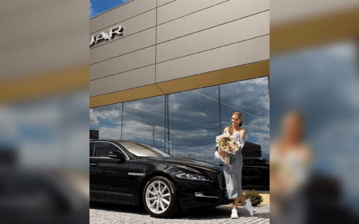 Українська ведуча Осадча показала своє авто Jaguar