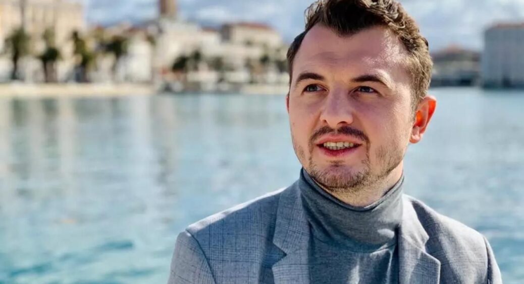 “Потрапив на телеекрани через постіль”: зірка “Бурштинових копів” Женя Янович розповів про початок кар’єри 